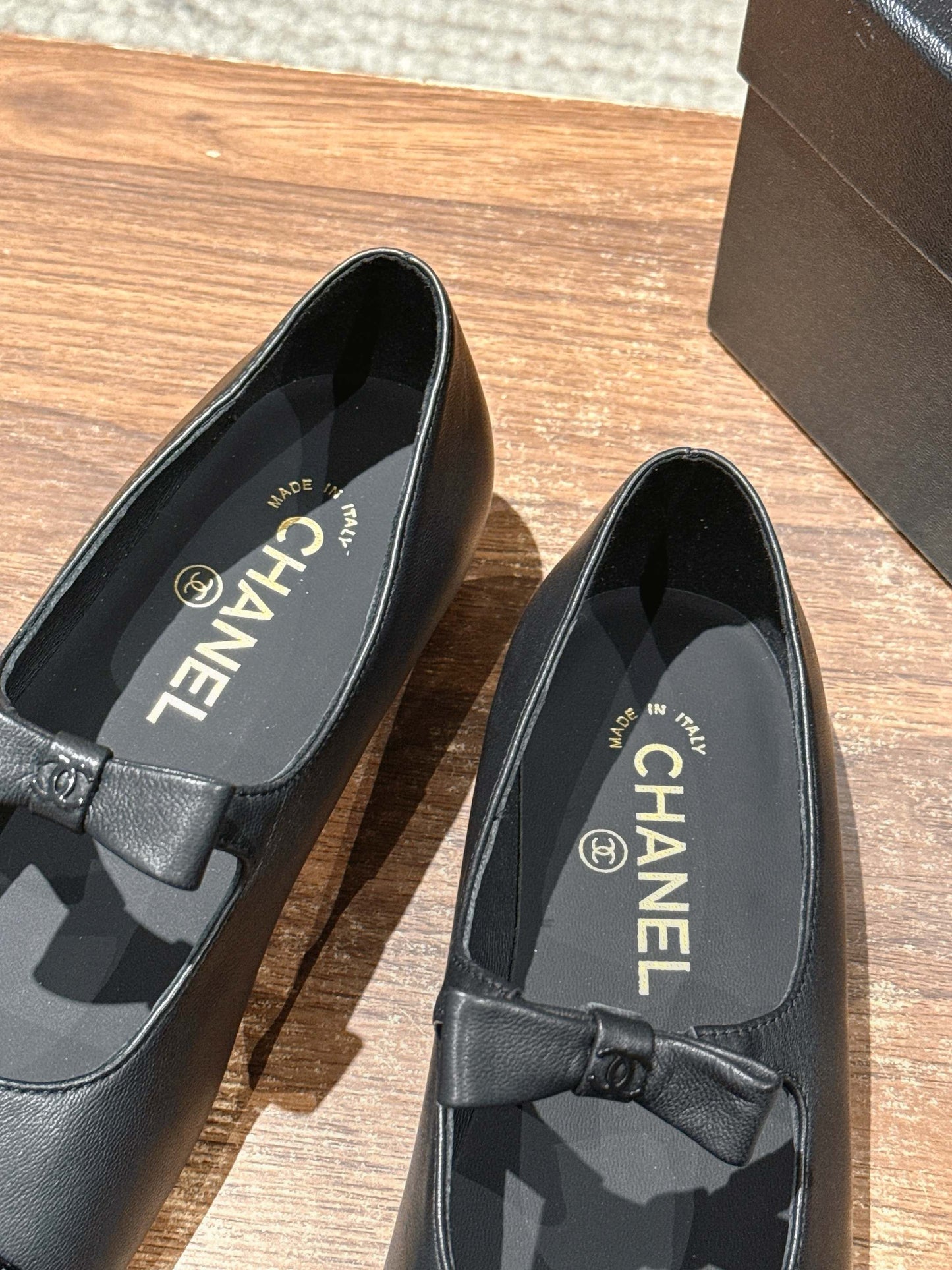 CHANEL 25S BALLET MARY JANES BLACK IN CALFSKIN AND PATENT CALFSKIN - 35
