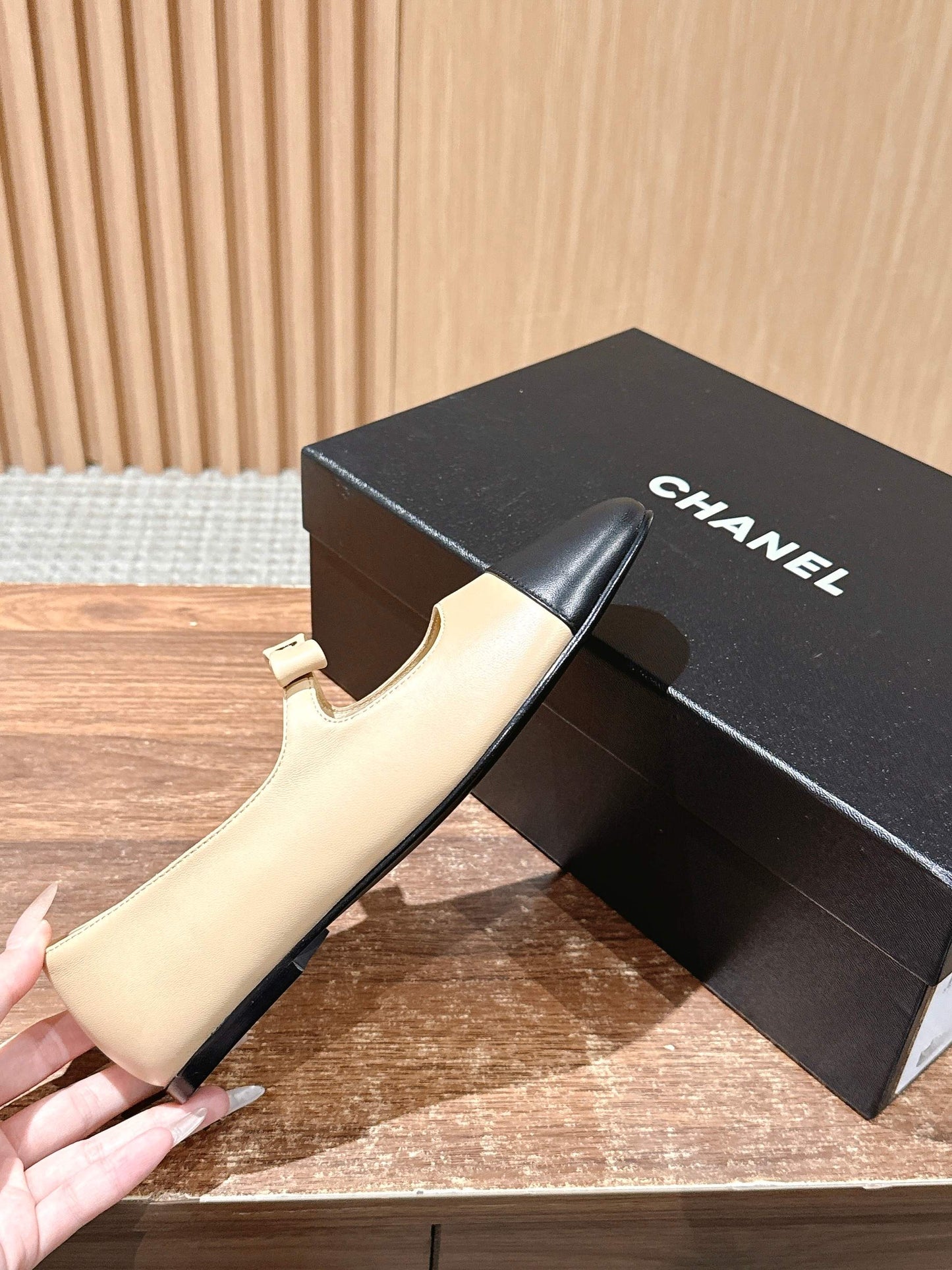 CHANEL 25S BALLET MARY JANES BEIGE AND BLACK IN CALFSKIN - 35
