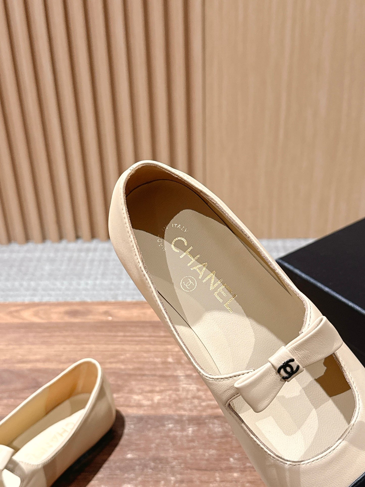 CHANEL 25S BALLET MARY JANES BEIGE AND BLACK IN CALFSKIN - 35