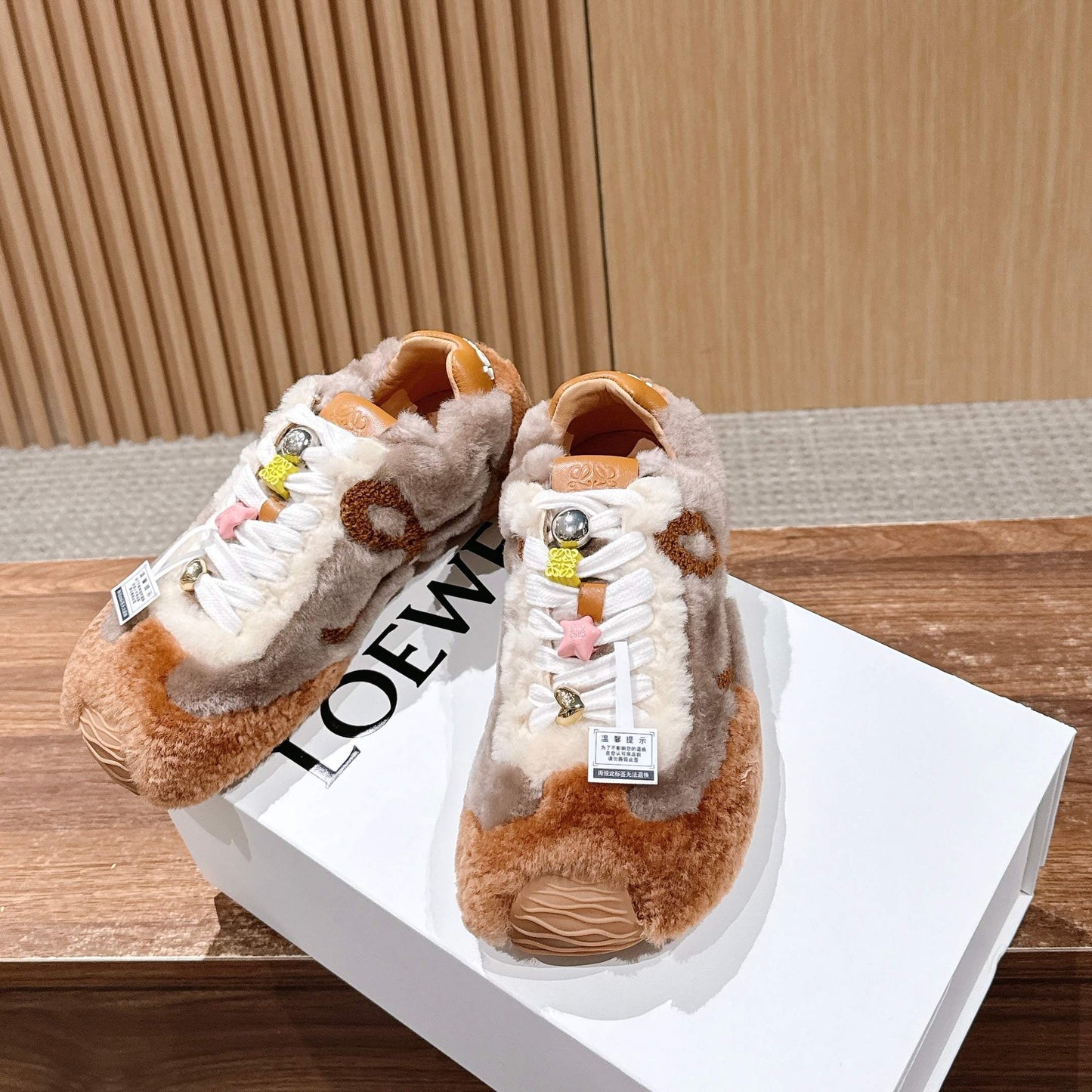 LOEWE 26S BALLET RUNNER 2.0 З КОРИЧНЕВОЇ ОВЧИНИ