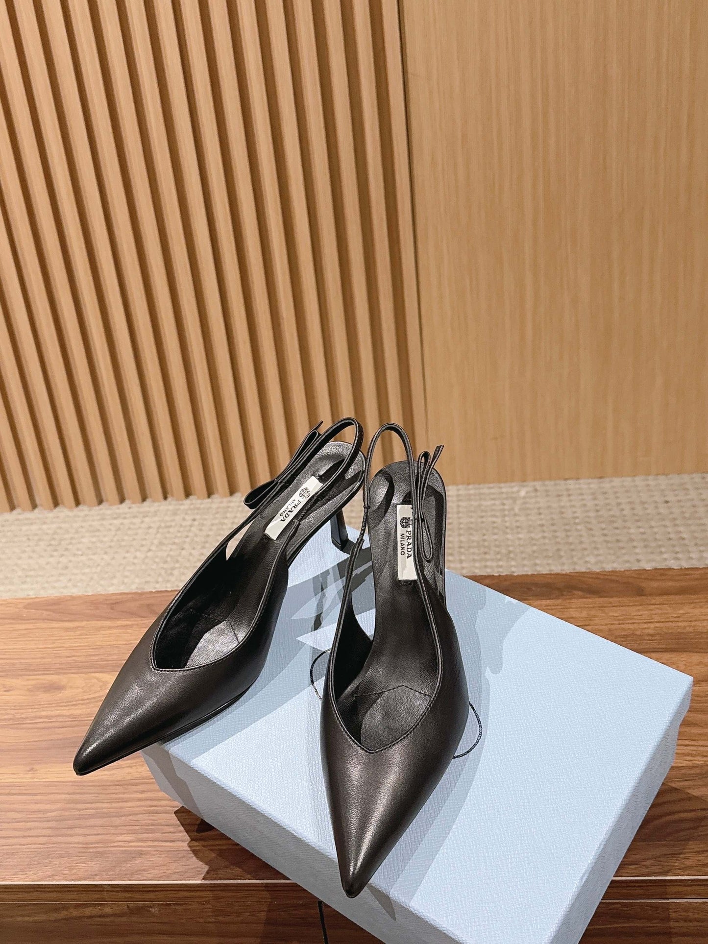 Туфлі-слінгбеки PRADA 26S З ЧОРНОЇ ТЕЛЯЧОЇ ШКІРИ