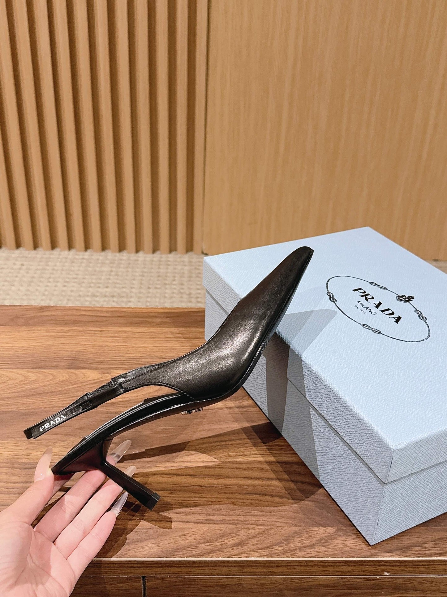 Туфлі-слінгбеки PRADA 26S З ЧОРНОЇ ТЕЛЯЧОЇ ШКІРИ