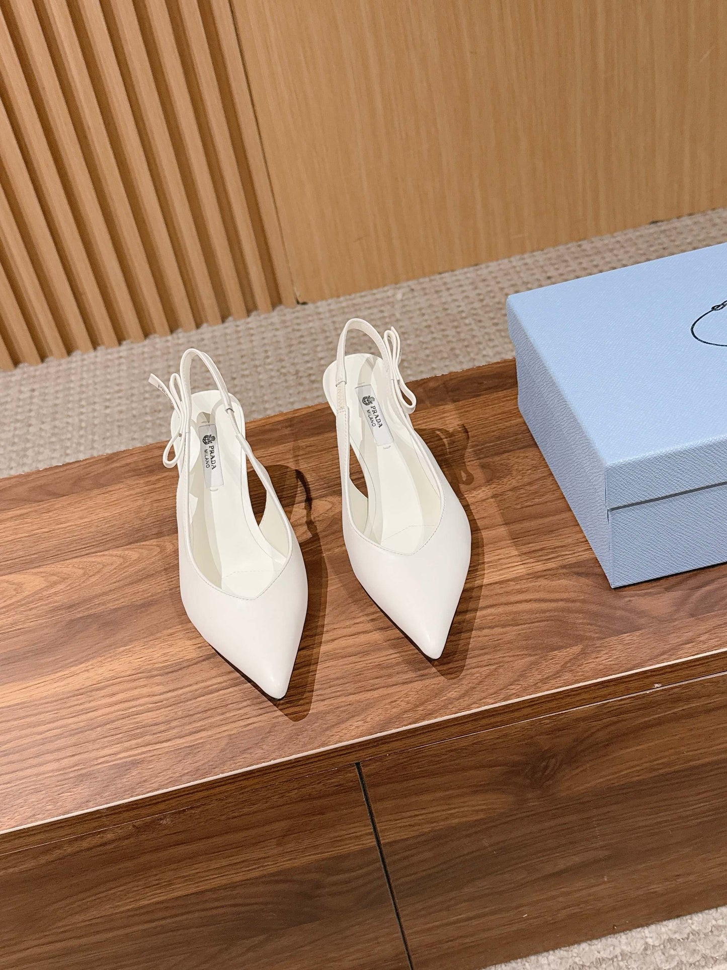 БОСОНІЖКИ PRADA 26S СЛІНГБЕКИ З БІЛОЇ ТЕЛЯЧОЇ ШКІРИ