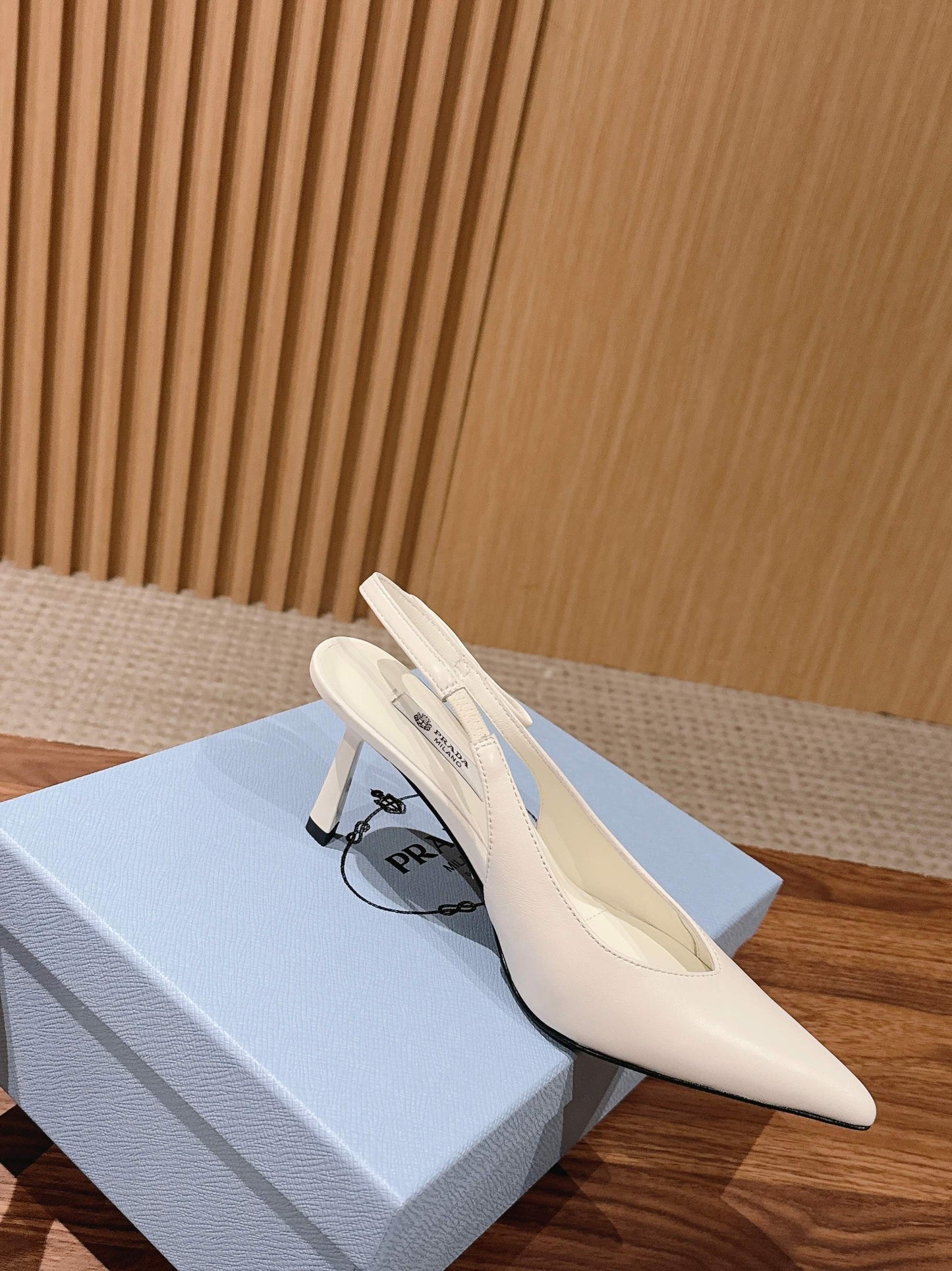 БОСОНІЖКИ PRADA 26S СЛІНГБЕКИ З БІЛОЇ ТЕЛЯЧОЇ ШКІРИ