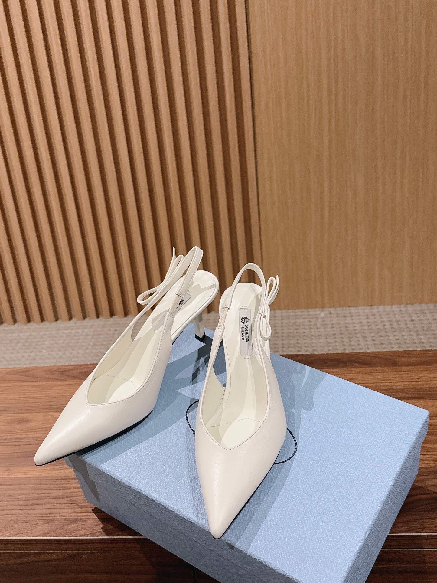 БОСОНІЖКИ PRADA 26S СЛІНГБЕКИ З БІЛОЇ ТЕЛЯЧОЇ ШКІРИ