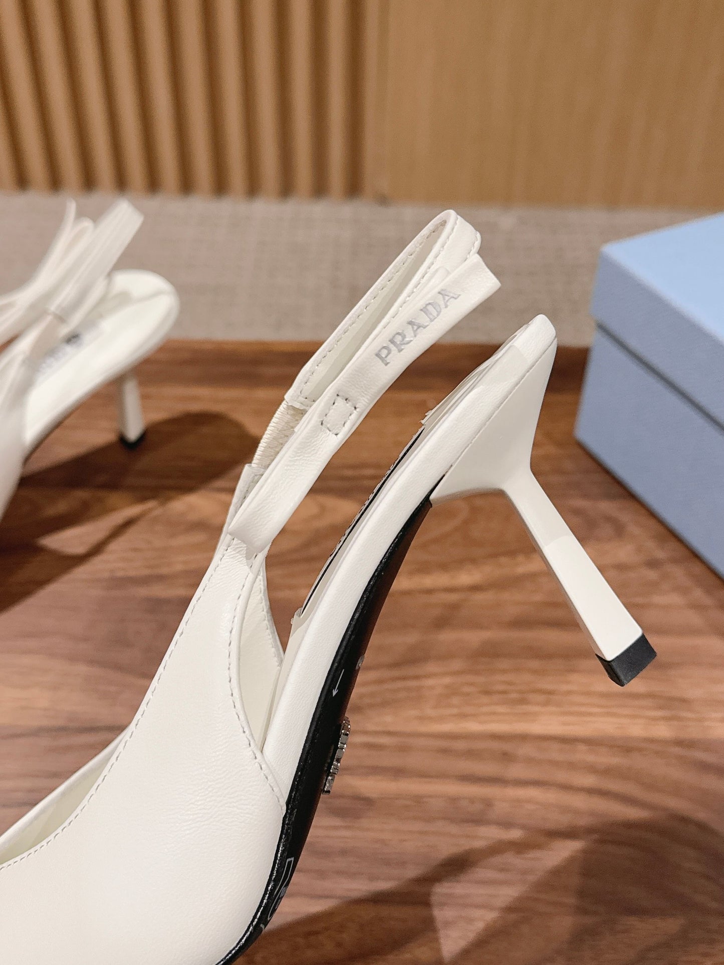 БОСОНІЖКИ PRADA 26S СЛІНГБЕКИ З БІЛОЇ ТЕЛЯЧОЇ ШКІРИ