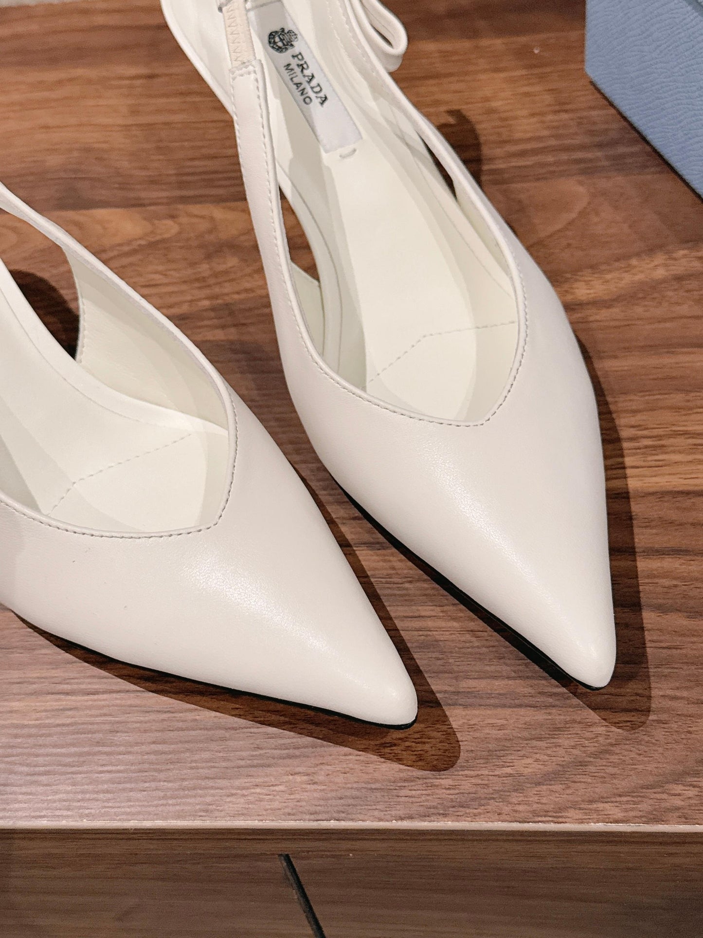 БОСОНІЖКИ PRADA 26S СЛІНГБЕКИ З БІЛОЇ ТЕЛЯЧОЇ ШКІРИ