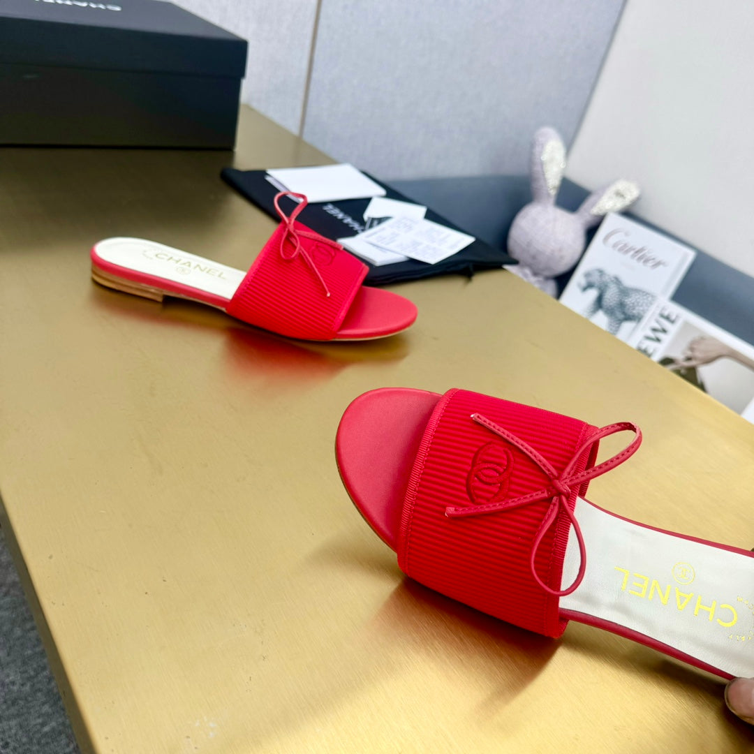 BOW SLIPPERS IN CANDY RED LAMBSKIN - 35