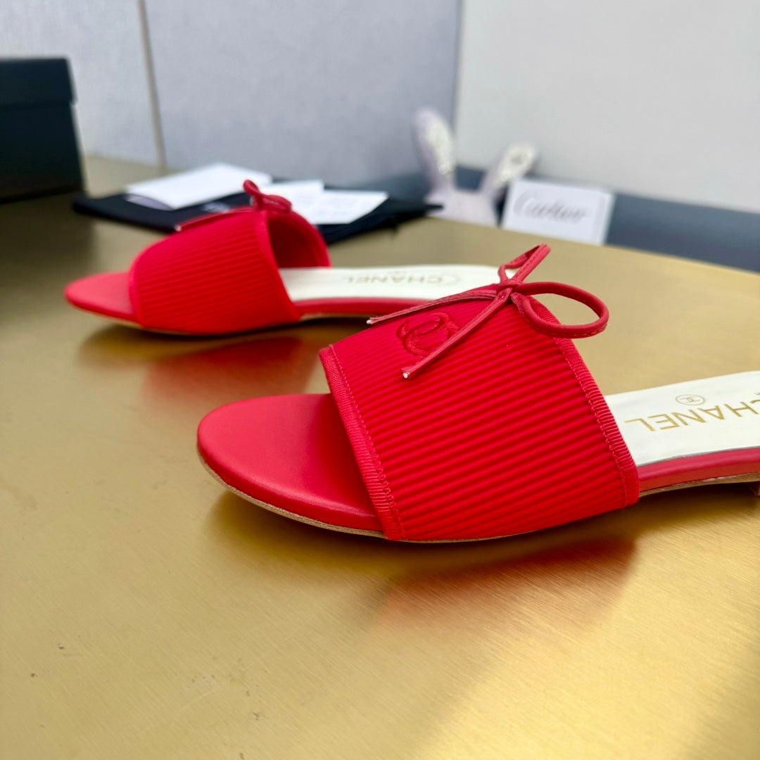BOW SLIPPERS IN CANDY RED LAMBSKIN - 35