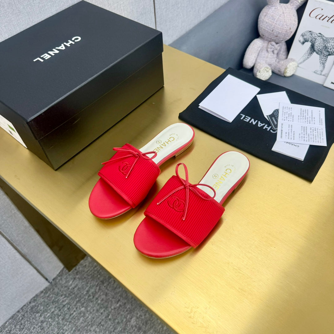 BOW SLIPPERS IN CANDY RED LAMBSKIN - 35