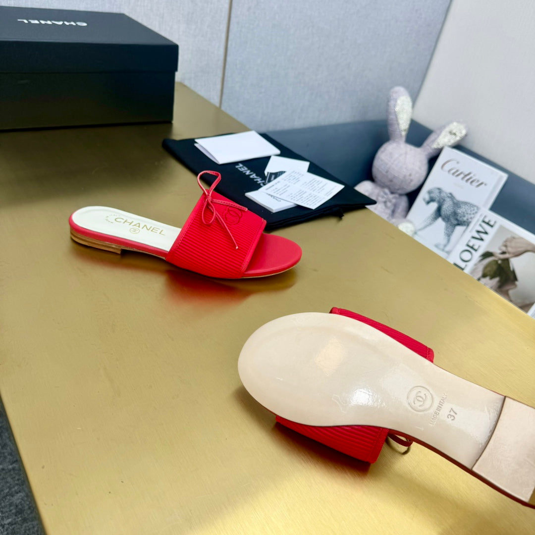 BOW SLIPPERS IN CANDY RED LAMBSKIN - 35