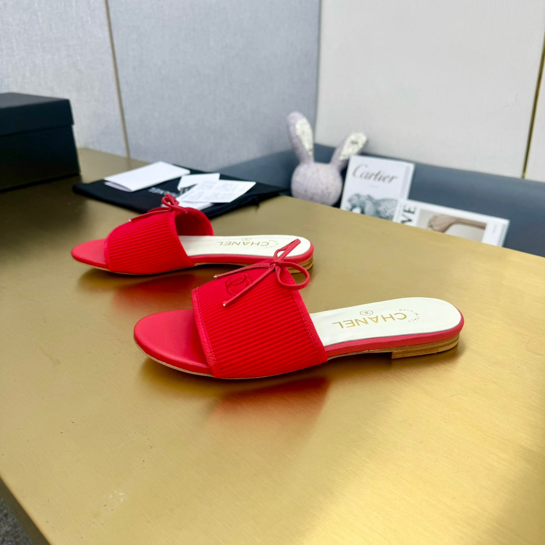BOW SLIPPERS IN CANDY RED LAMBSKIN - 35