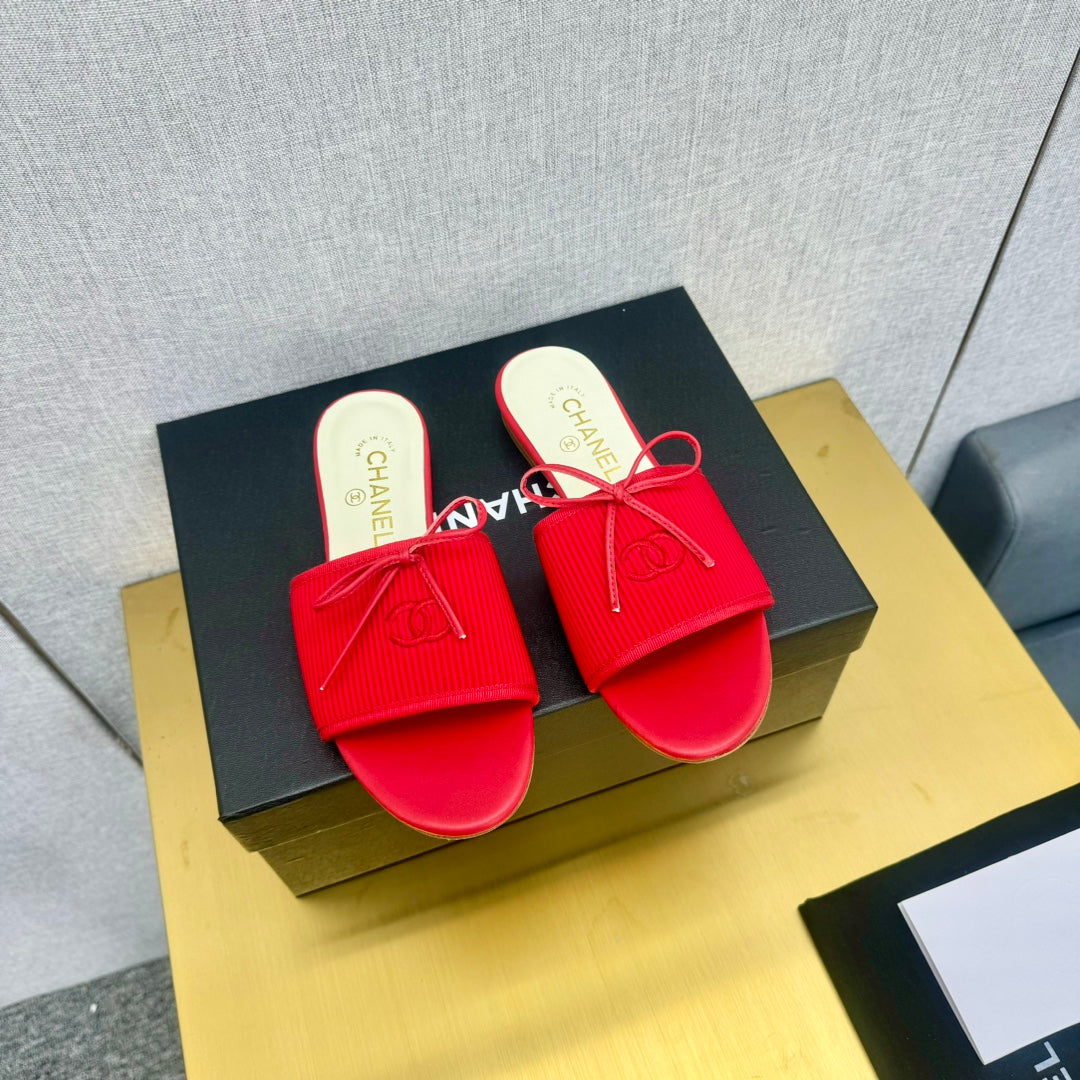 BOW SLIPPERS IN CANDY RED LAMBSKIN - 35