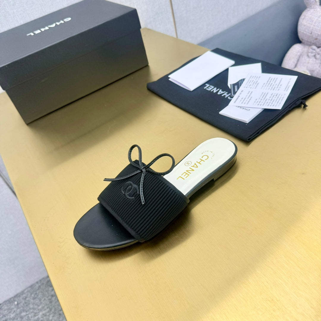 BOW SLIPPERS IN BLACK LAMBSKIN - 35