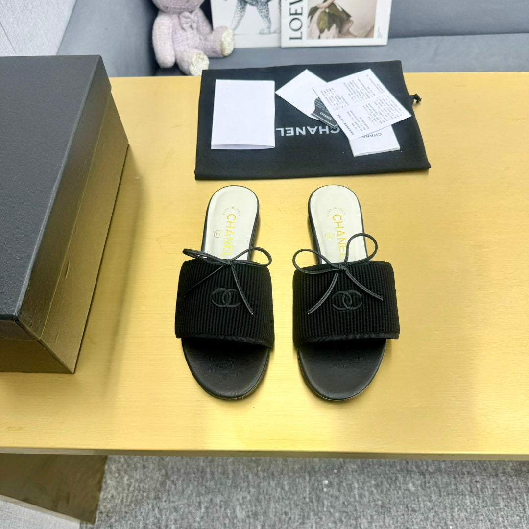 BOW SLIPPERS IN BLACK LAMBSKIN - 35
