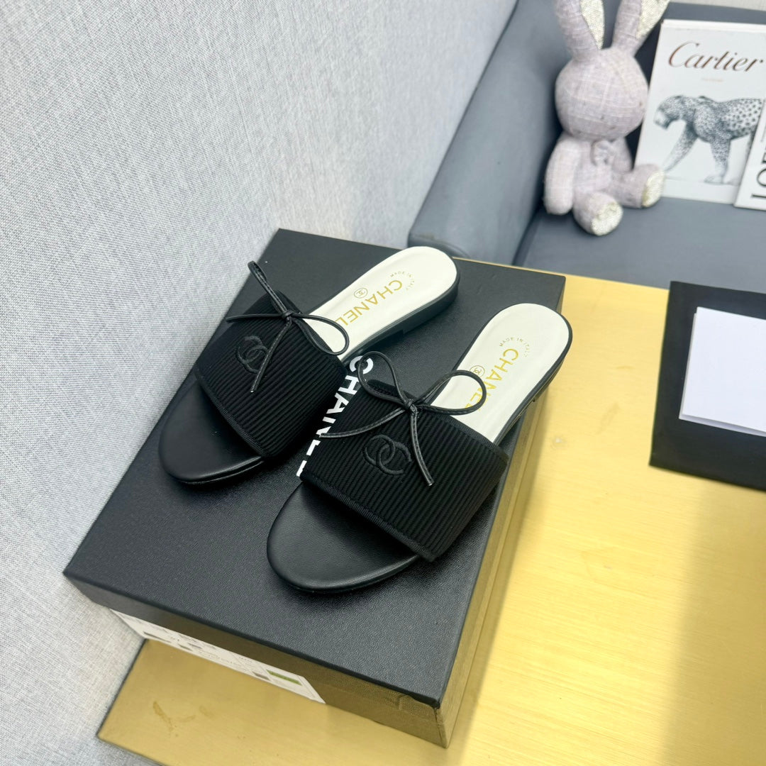 BOW SLIPPERS IN BLACK LAMBSKIN - 35