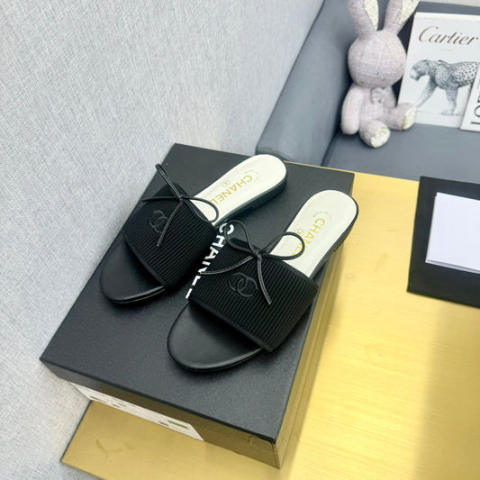 BOW SLIPPERS IN BLACK LAMBSKIN - 35