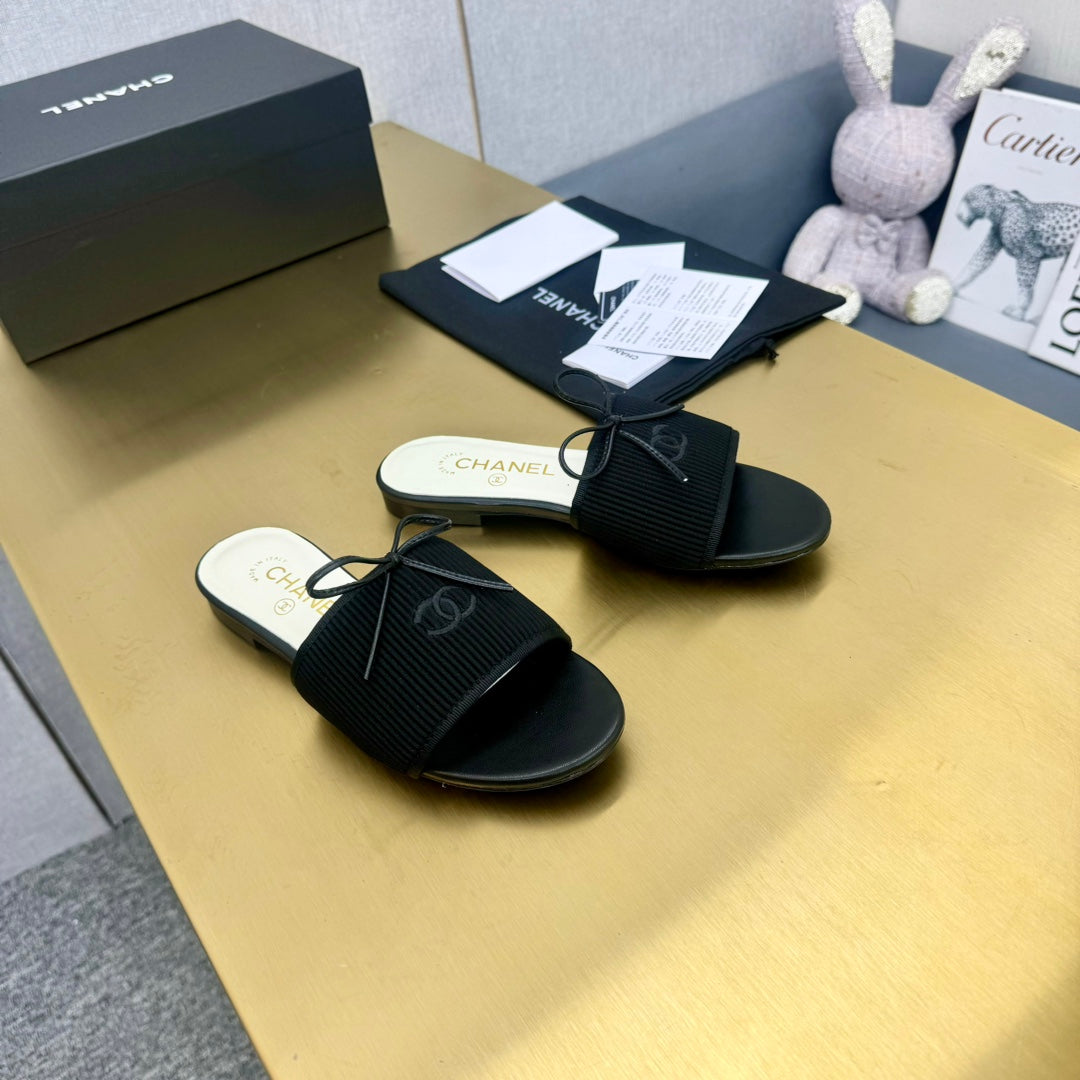 BOW SLIPPERS IN BLACK LAMBSKIN - 35