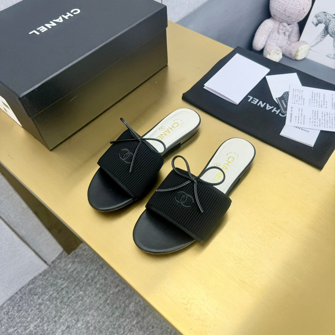 BOW SLIPPERS IN BLACK LAMBSKIN - 35