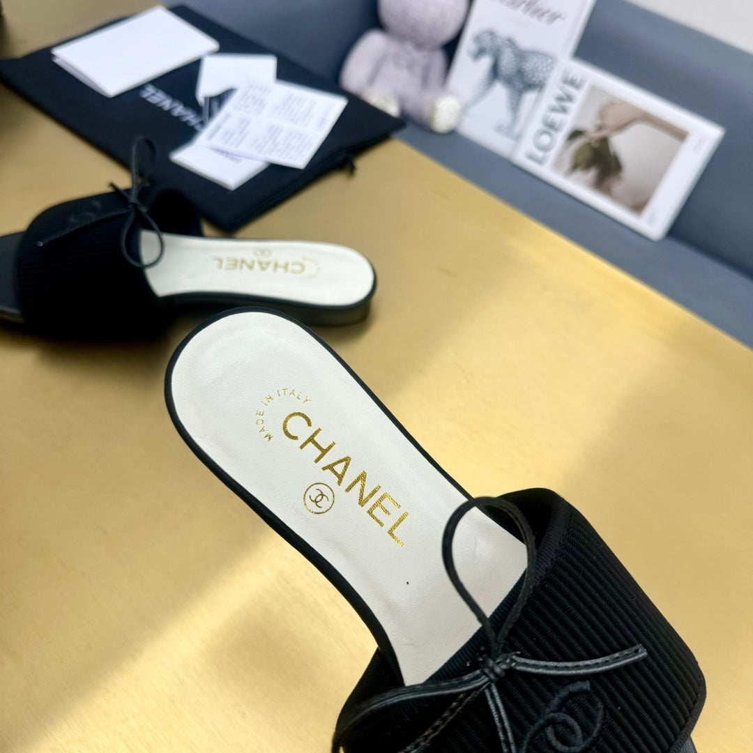 BOW SLIPPERS IN BLACK LAMBSKIN - 35