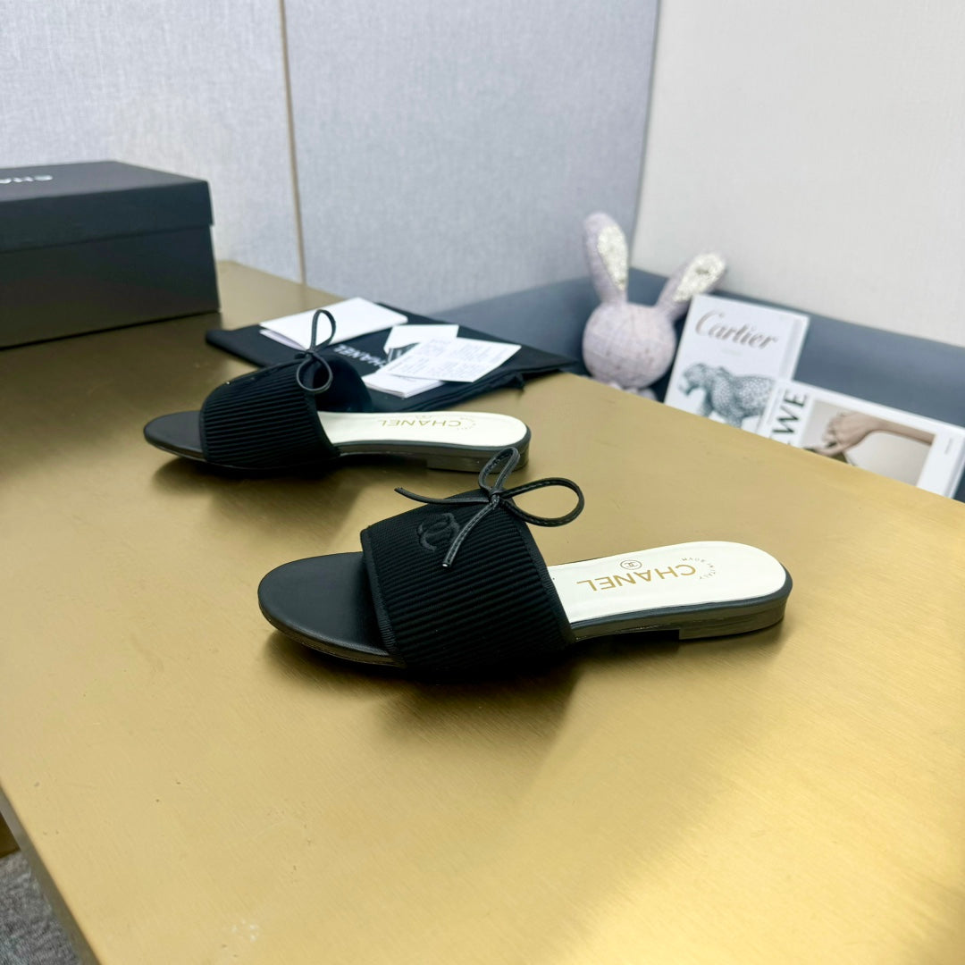 BOW SLIPPERS IN BLACK LAMBSKIN - 35