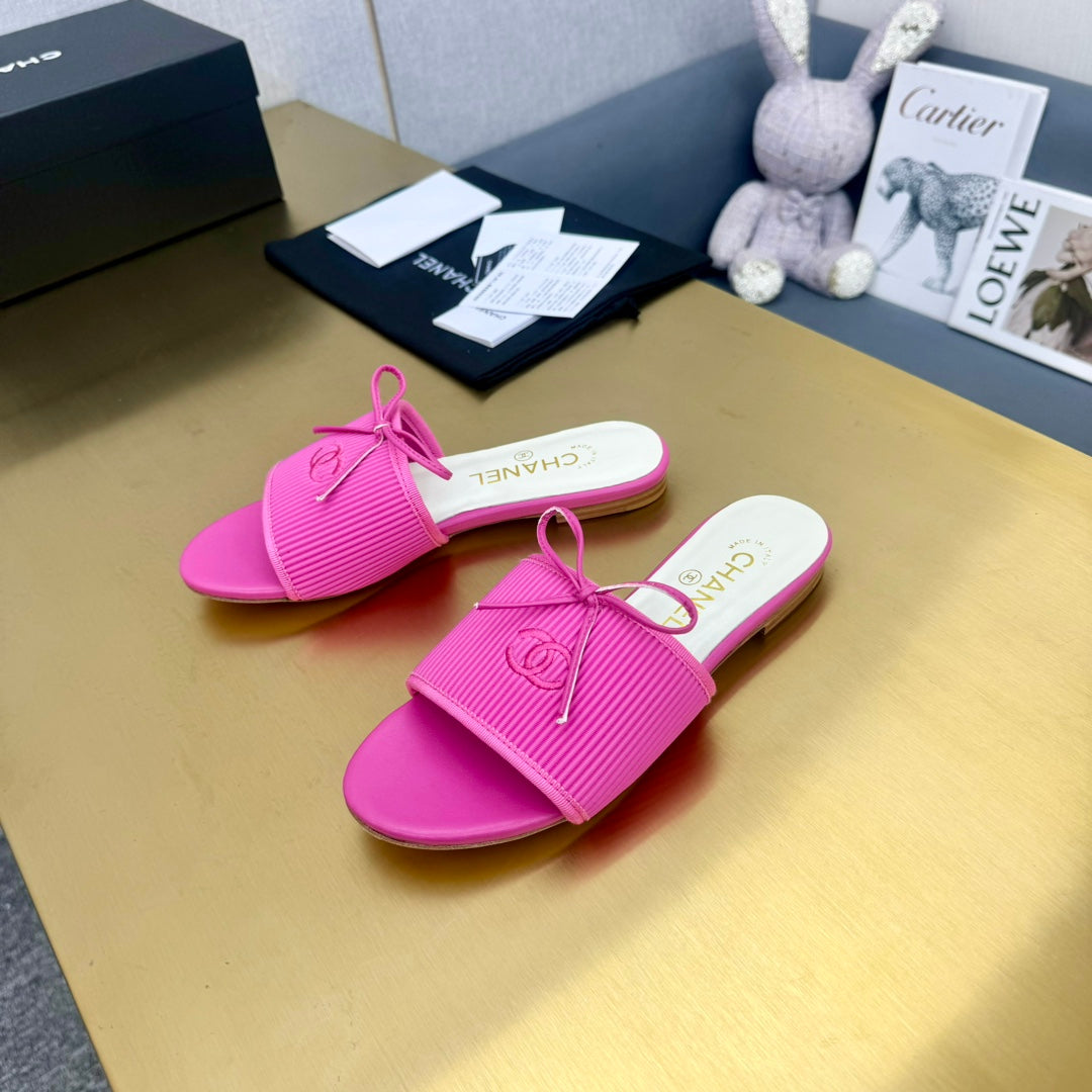 BOW SLIPPERS IN BRIGHT PINK LAMBSKIN - 35