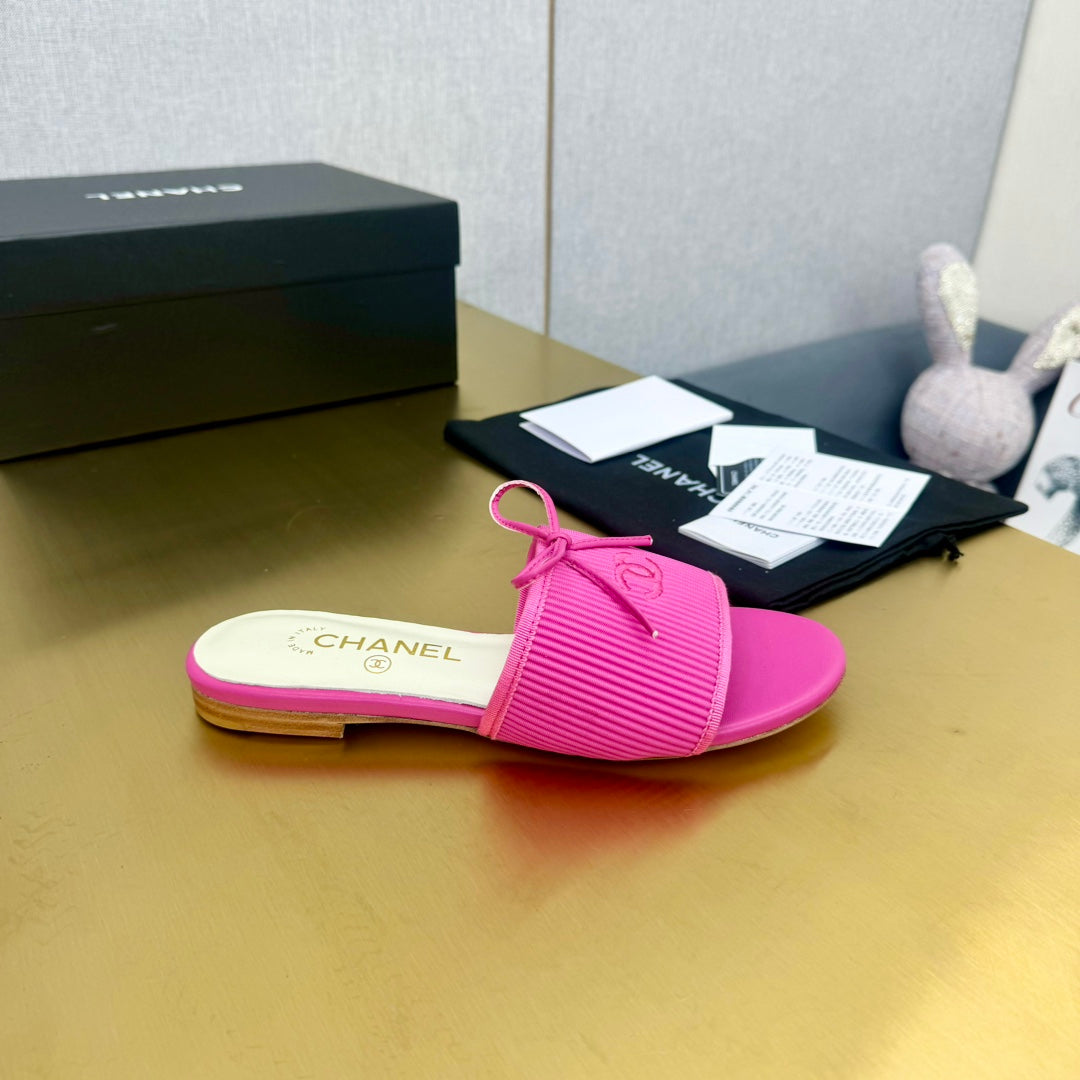 BOW SLIPPERS IN BRIGHT PINK LAMBSKIN - 35