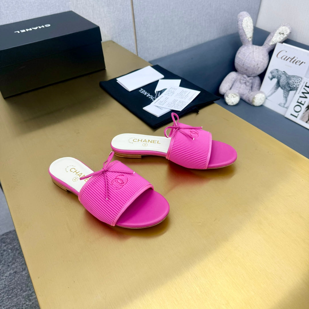 BOW SLIPPERS IN BRIGHT PINK LAMBSKIN - 35