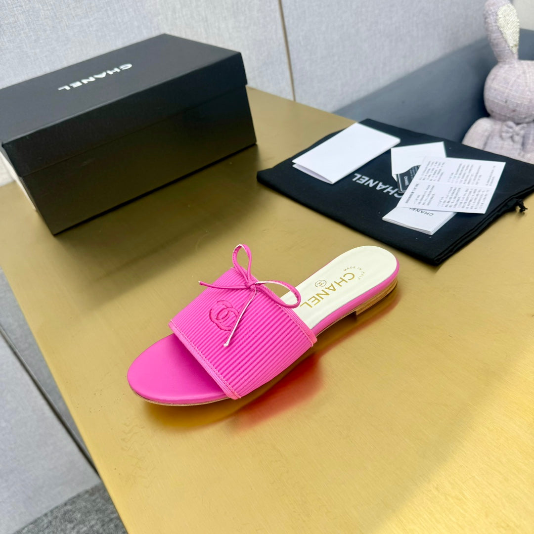 BOW SLIPPERS IN BRIGHT PINK LAMBSKIN - 35
