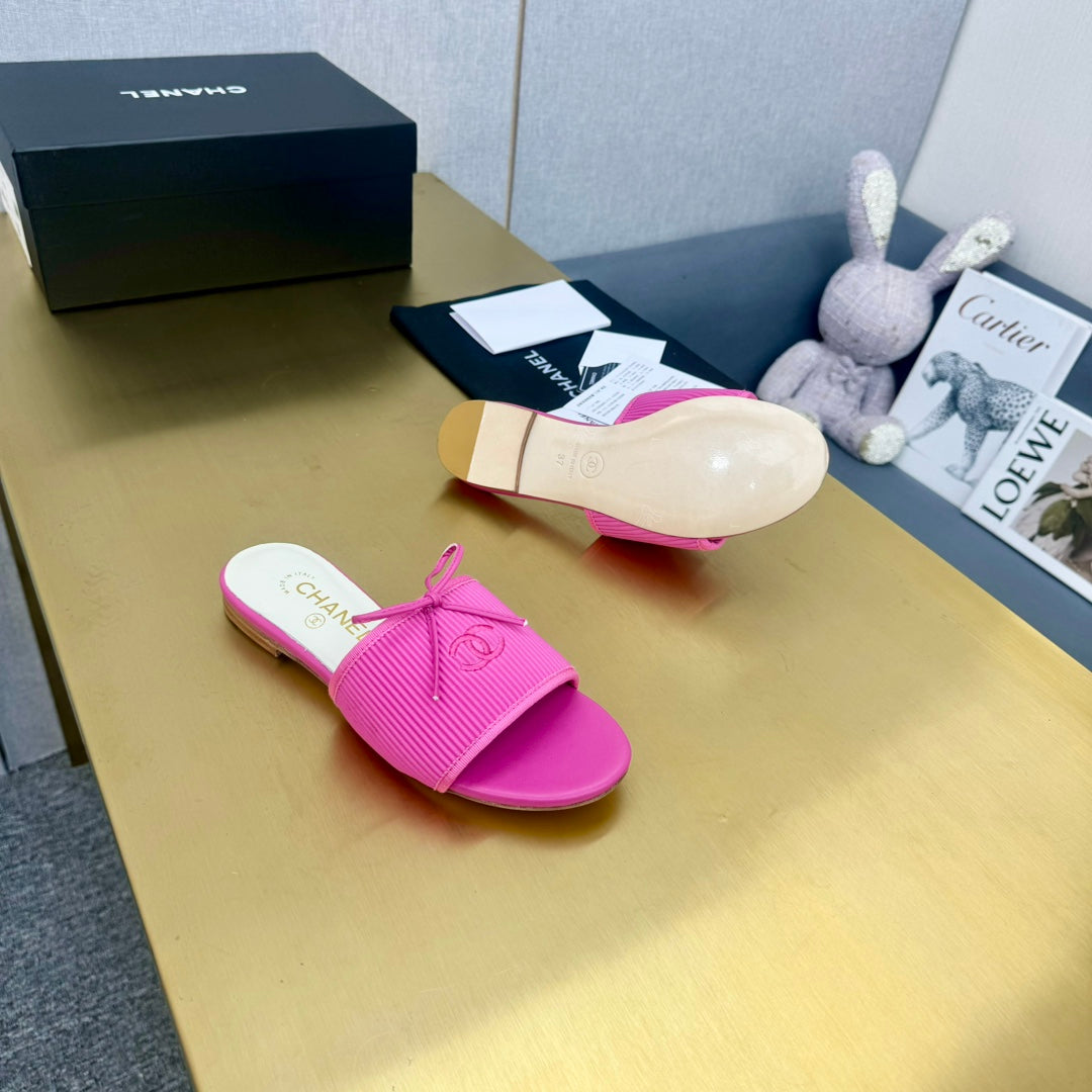 BOW SLIPPERS IN BRIGHT PINK LAMBSKIN - 35
