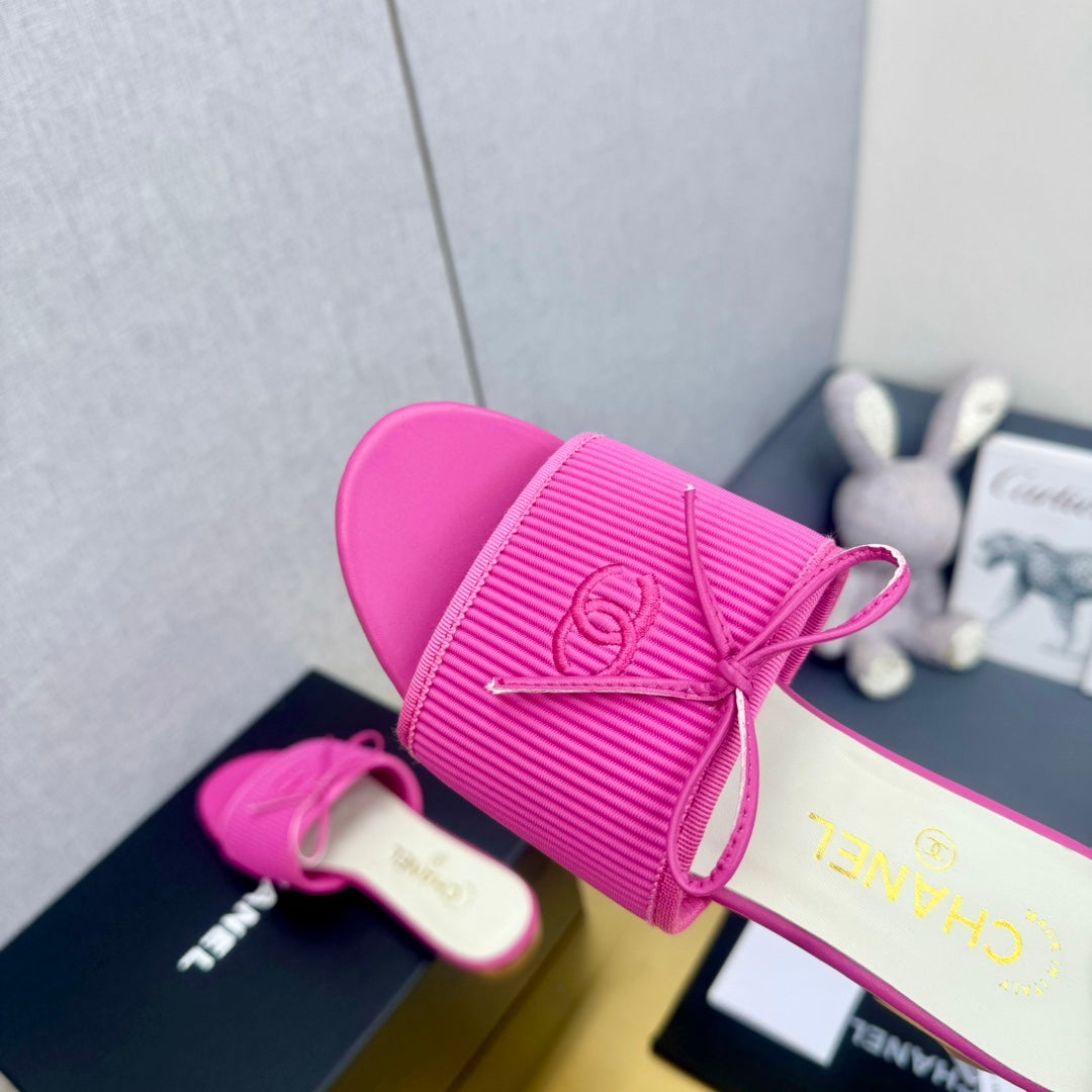 BOW SLIPPERS IN BRIGHT PINK LAMBSKIN - 35