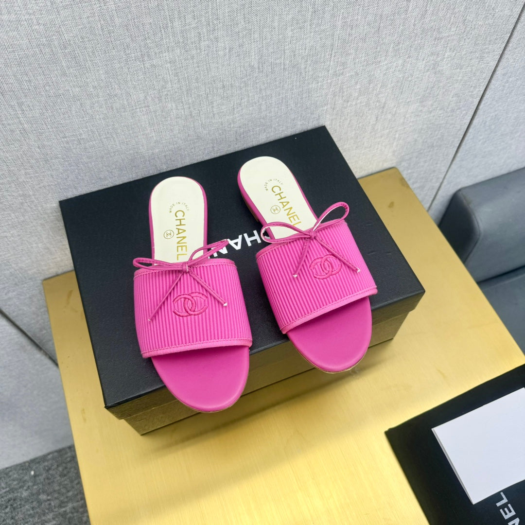 BOW SLIPPERS IN BRIGHT PINK LAMBSKIN - 35