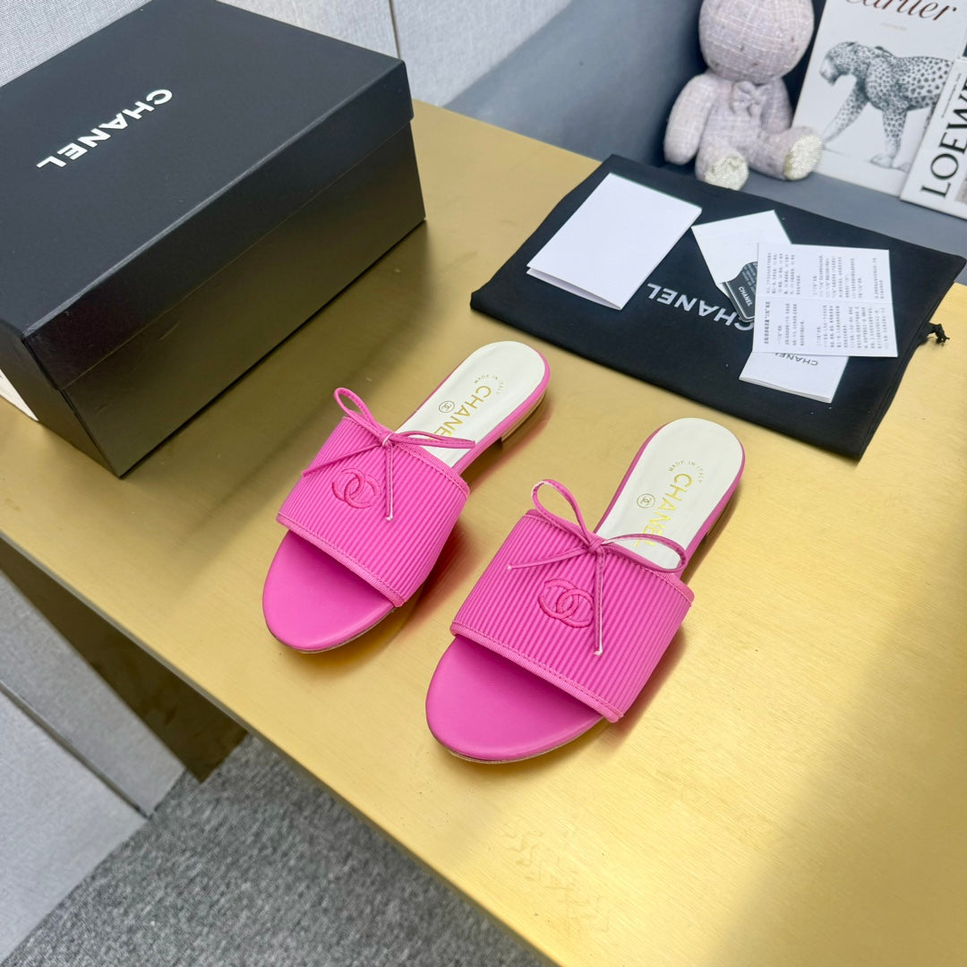 BOW SLIPPERS IN BRIGHT PINK LAMBSKIN - 35