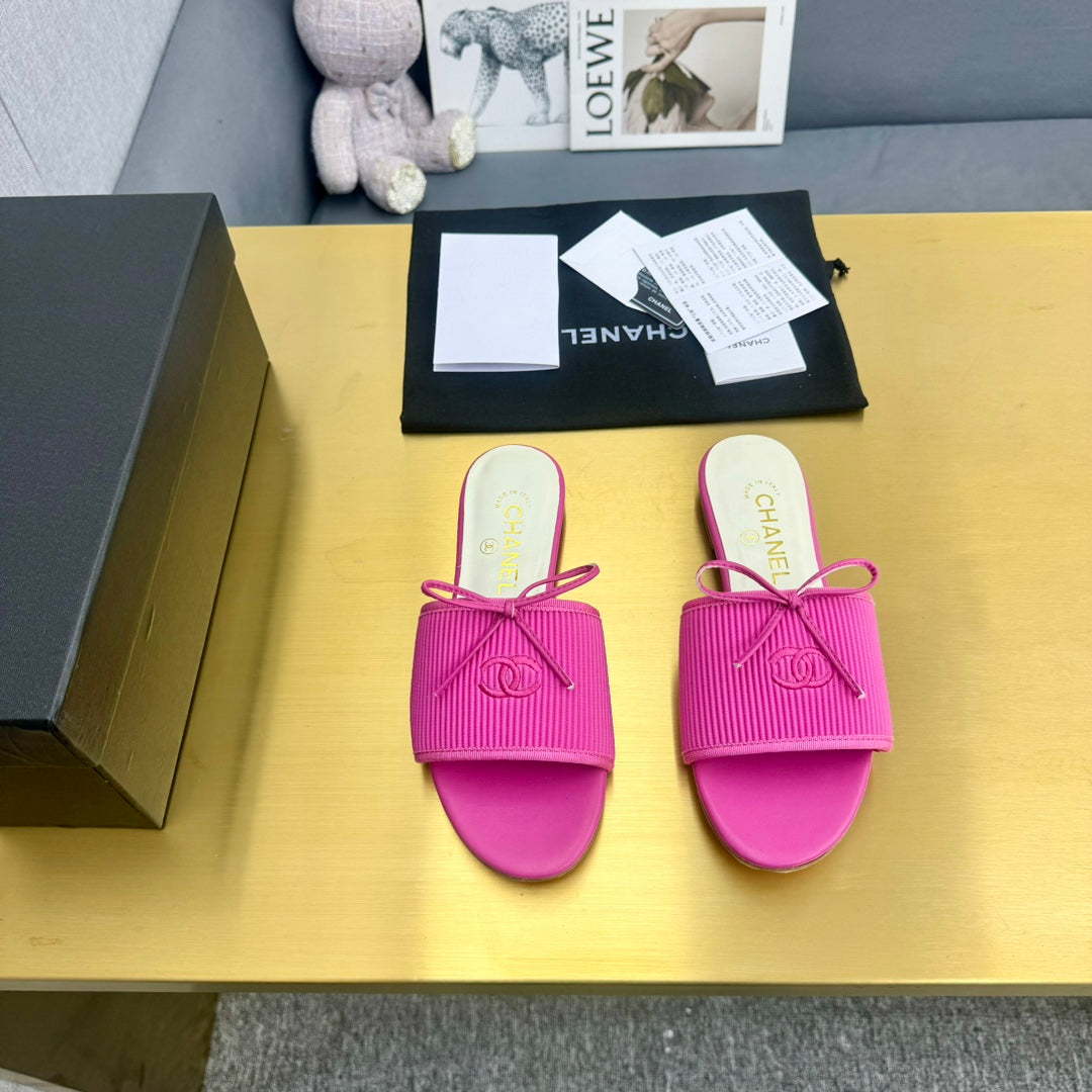 BOW SLIPPERS IN BRIGHT PINK LAMBSKIN - 35