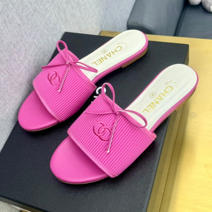 BOW SLIPPERS IN BRIGHT PINK LAMBSKIN - 35