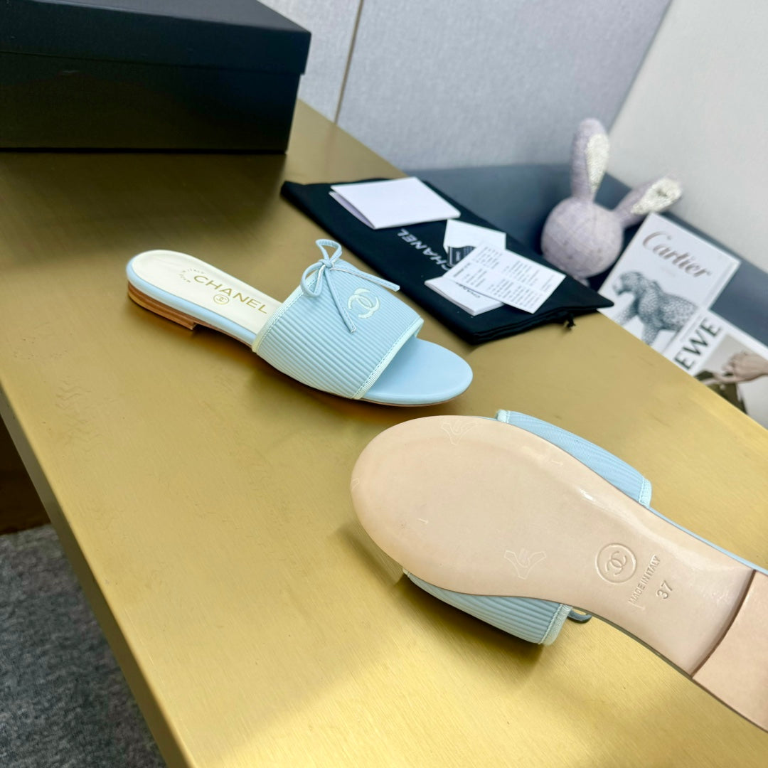 BOW SLIPPERS IN LIGHT BLUE LAMBSKIN - 35