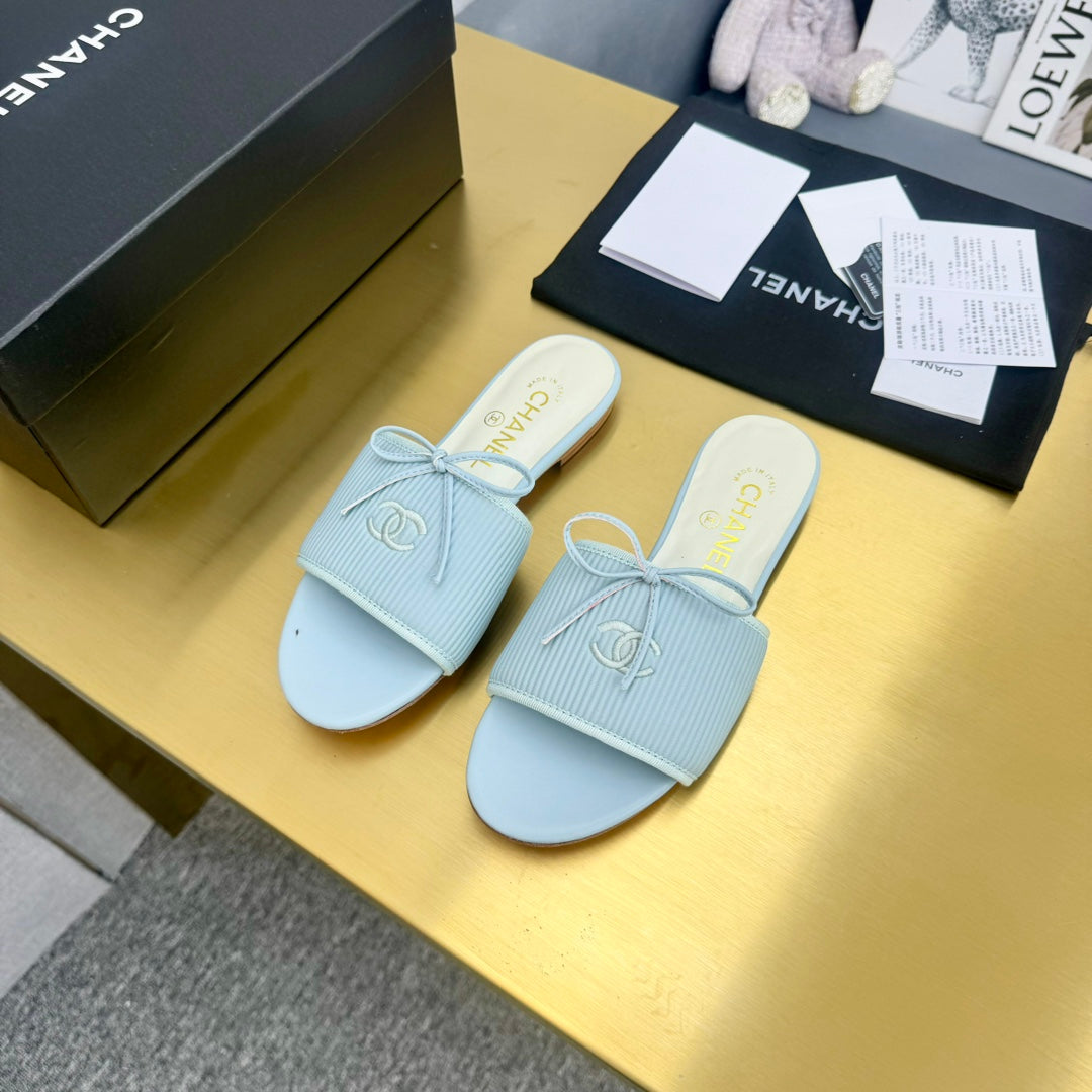 BOW SLIPPERS IN LIGHT BLUE LAMBSKIN - 35