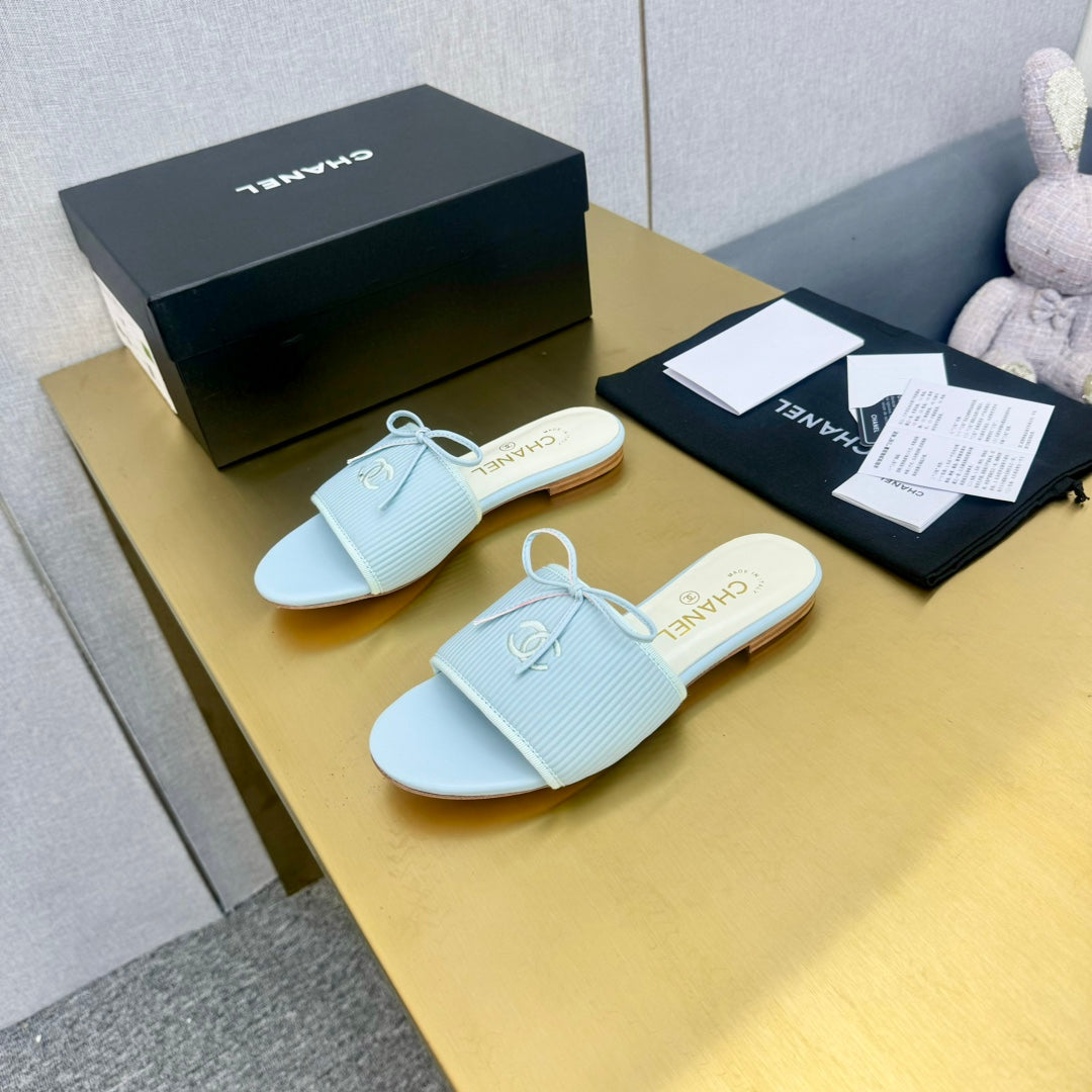 BOW SLIPPERS IN LIGHT BLUE LAMBSKIN - 35