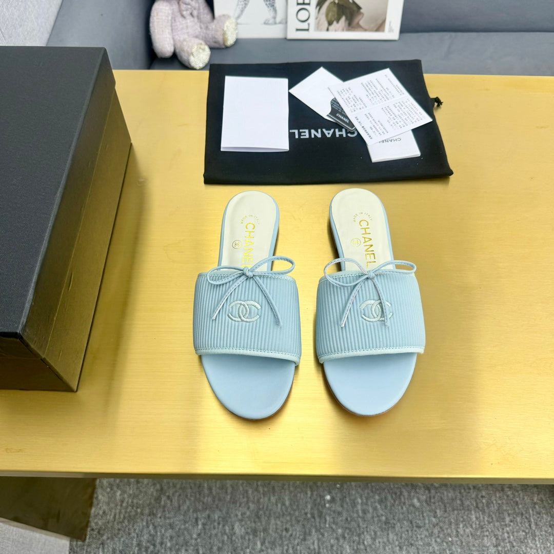 BOW SLIPPERS IN LIGHT BLUE LAMBSKIN - 35