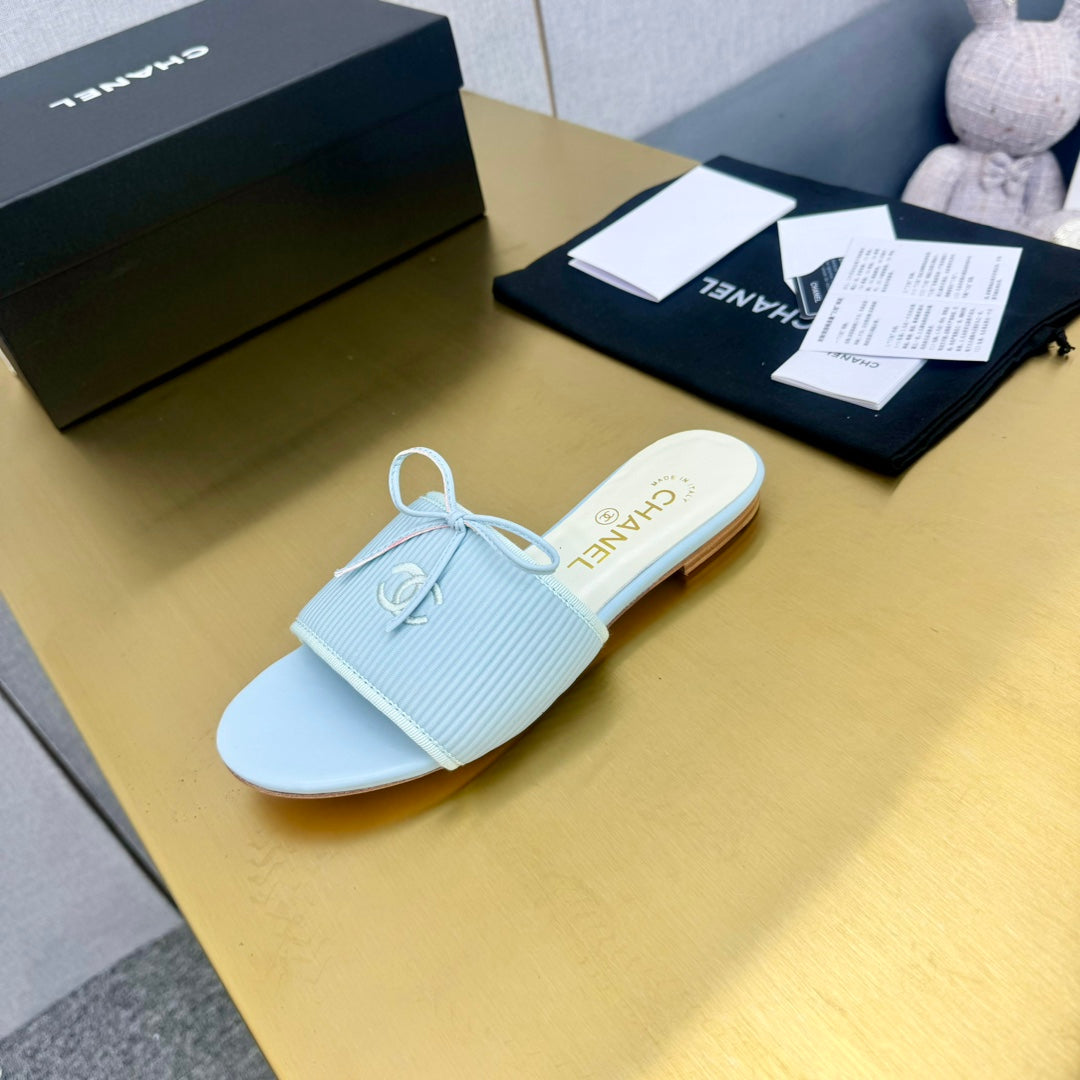 BOW SLIPPERS IN LIGHT BLUE LAMBSKIN - 35