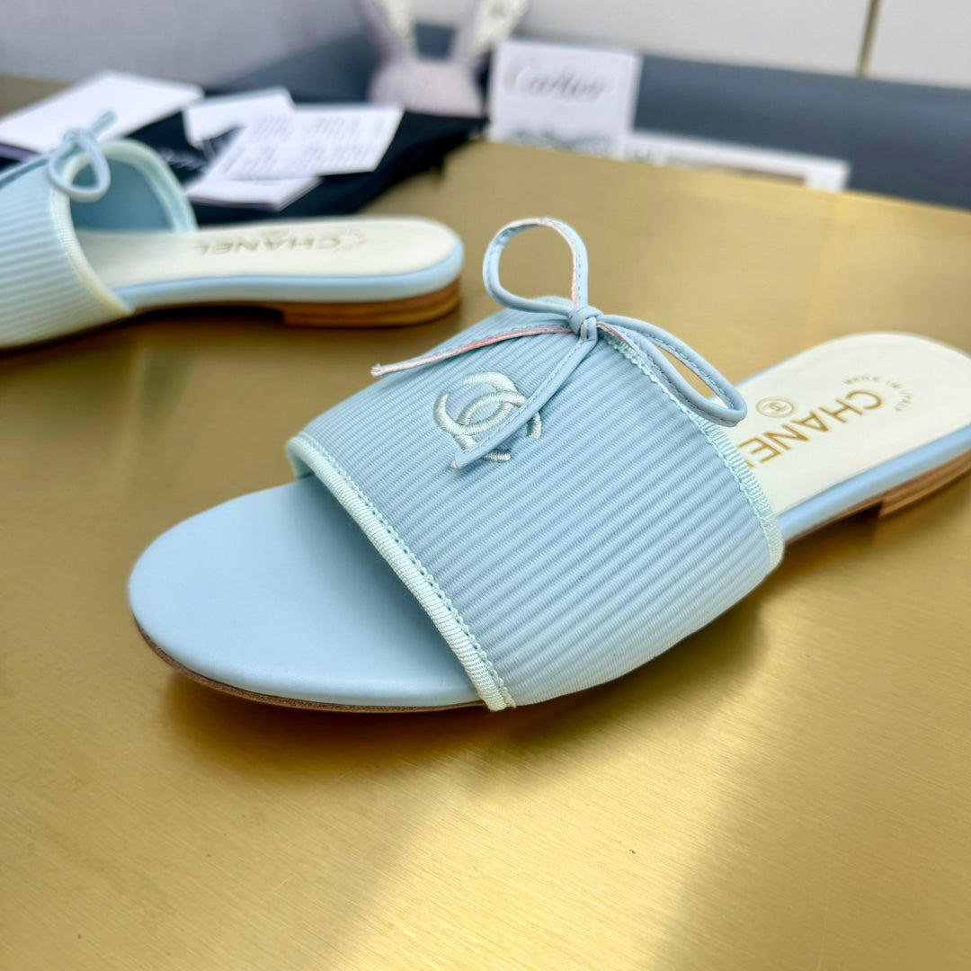 BOW SLIPPERS IN LIGHT BLUE LAMBSKIN - 35
