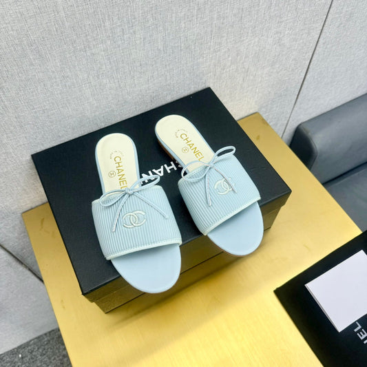 BOW SLIPPERS IN LIGHT BLUE LAMBSKIN - 35