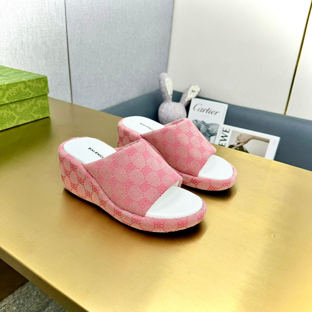 WEDGE SANDALS IN PINK MONOGRAM JACQUARD FABRIC - 35