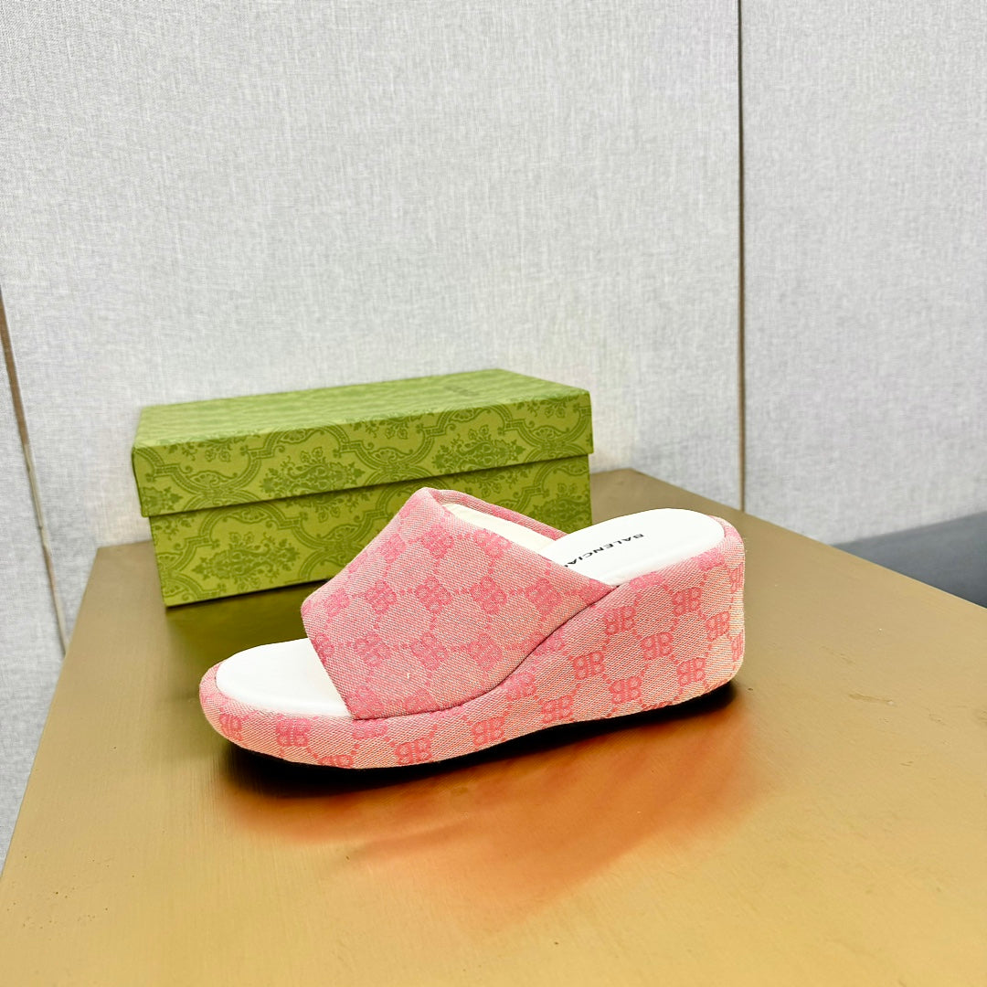 WEDGE SANDALS IN PINK MONOGRAM JACQUARD FABRIC - 35