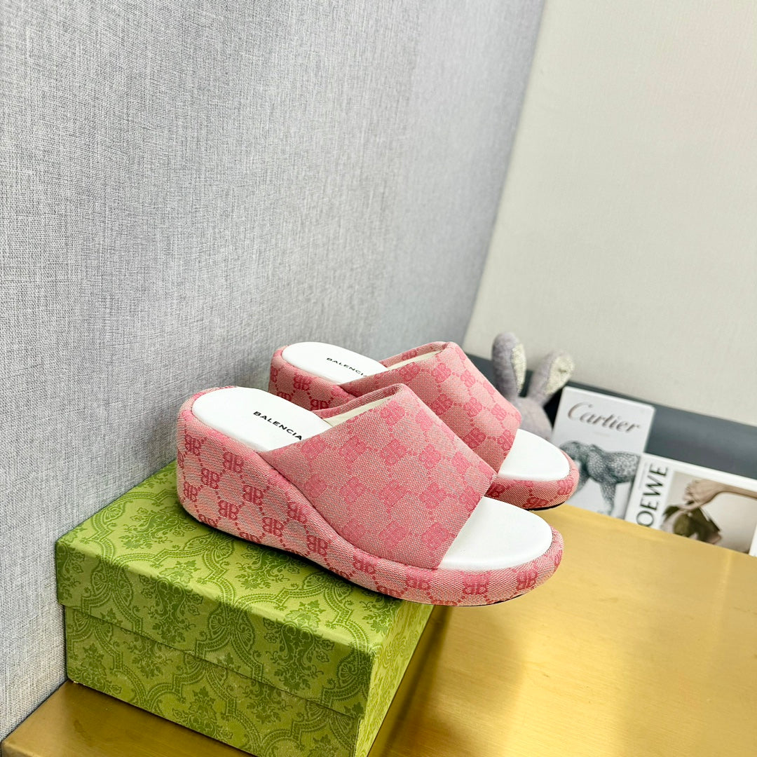 WEDGE SANDALS IN PINK MONOGRAM JACQUARD FABRIC - 35