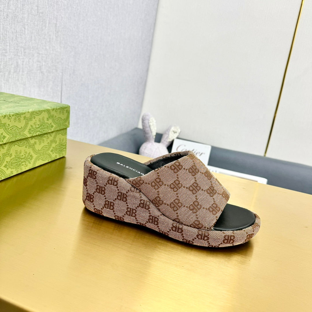 WEDGE SANDALS IN LIGHT BROWN MONOGRAM JACQUARD FABRIC - 35