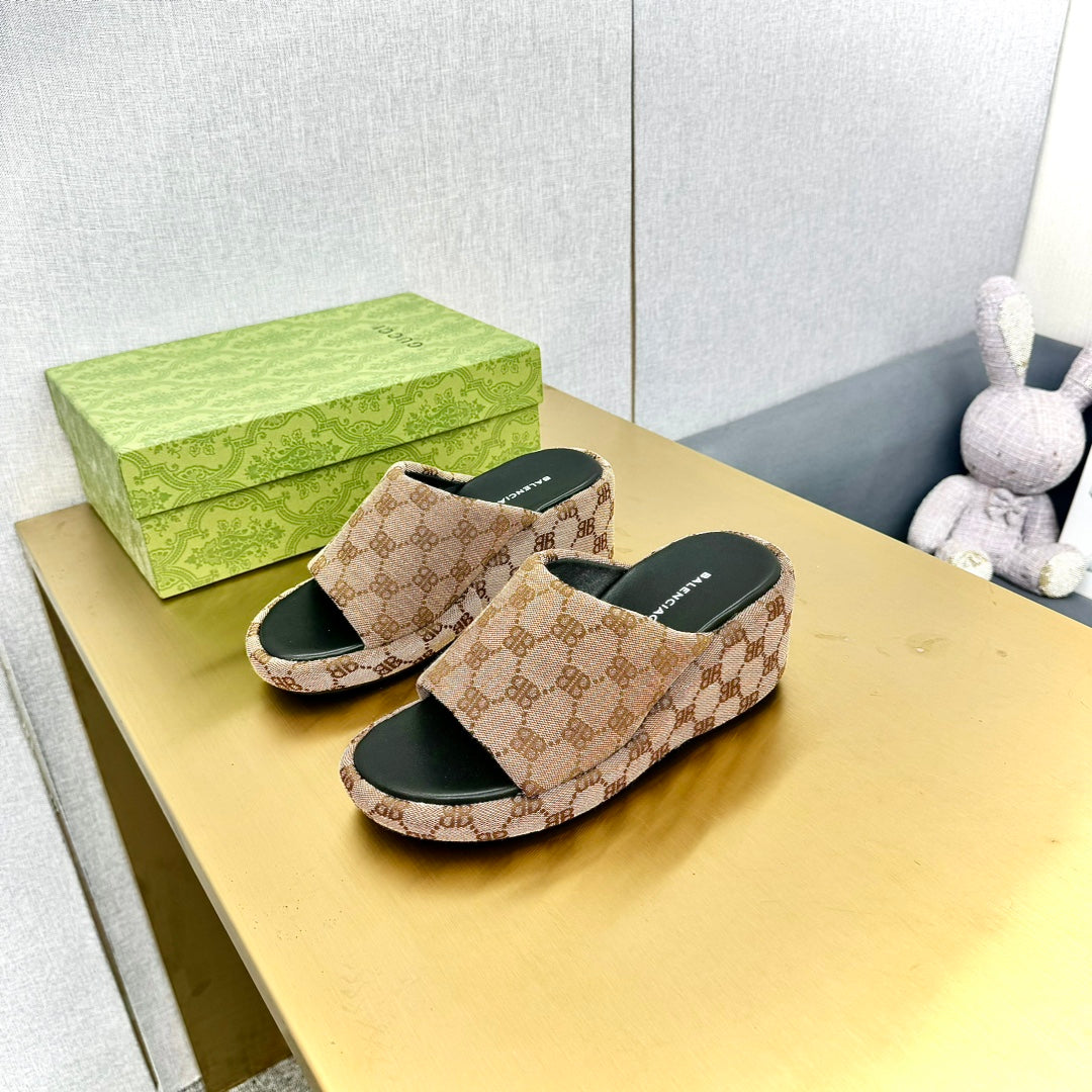 WEDGE SANDALS IN LIGHT BROWN MONOGRAM JACQUARD FABRIC - 35