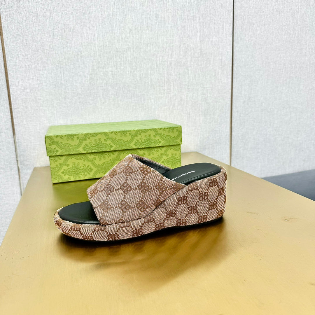WEDGE SANDALS IN LIGHT BROWN MONOGRAM JACQUARD FABRIC - 35
