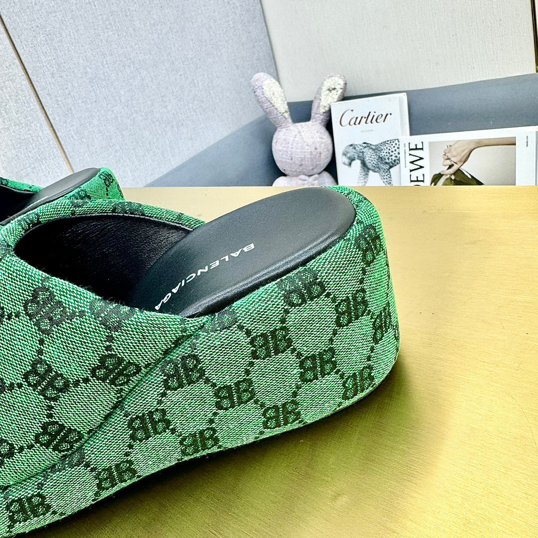 WEDGE SANDALS IN GREEN MONOGRAM JACQUARD FABRIC - 35