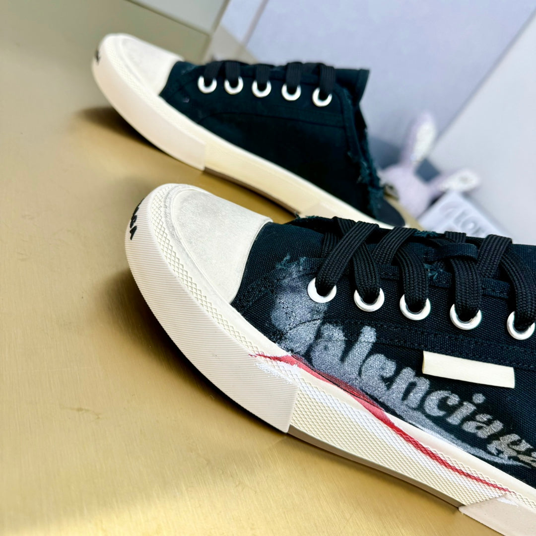 SNEAKER MULES IN BLACK CANVAS GRAFFITI LOGO - 35